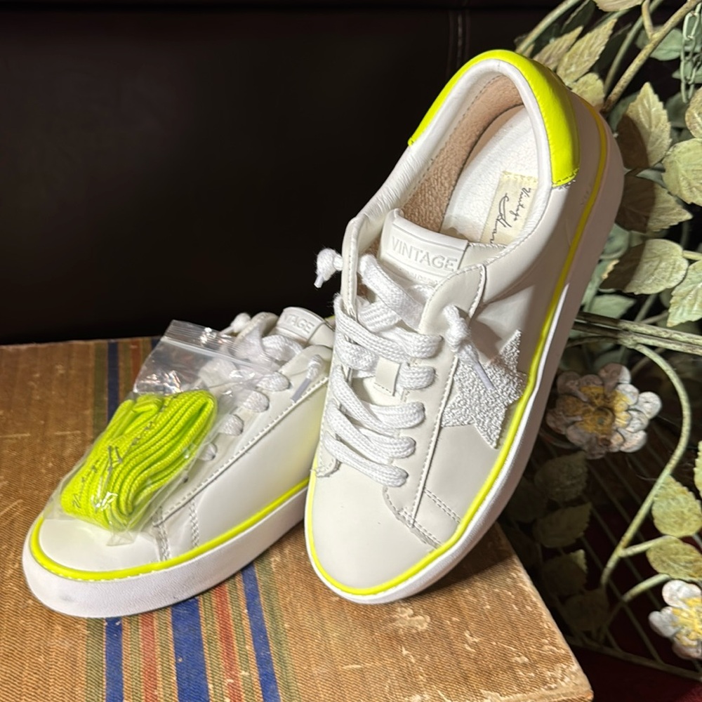 Vintage Havana White Star Yellow Piping Women’s 7 Tennis Shoes